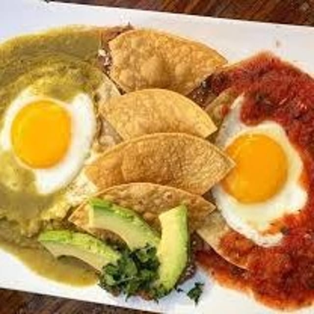 Lunch Huevos Divorciados.