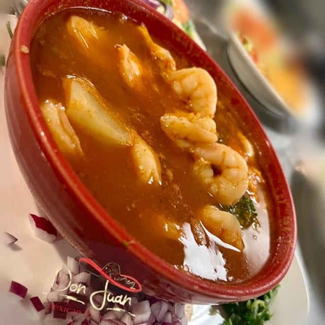 Caldo De Camarones Y Pescado.
