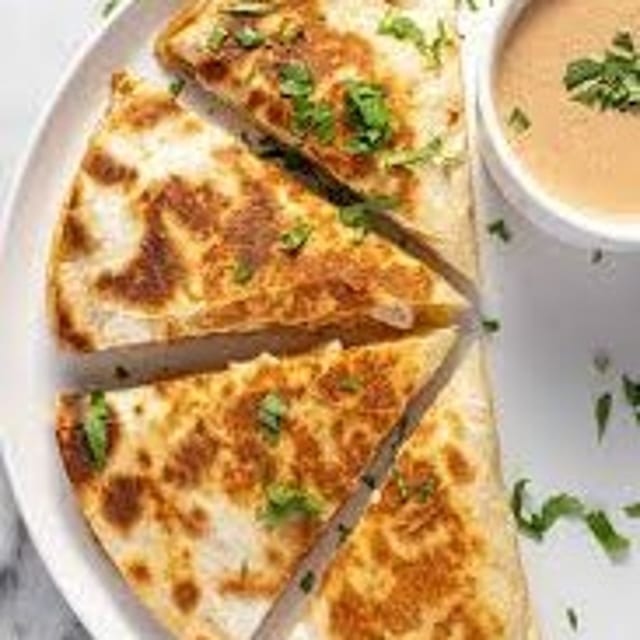 Lunch Quesadilla Rellena.